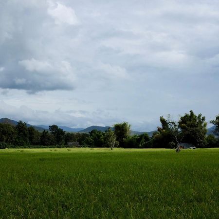 Apartamento Rai Boonsom Phrao Exterior foto