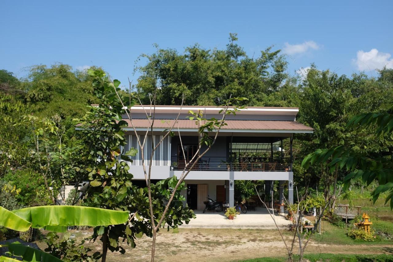Apartamento Rai Boonsom Phrao Exterior foto