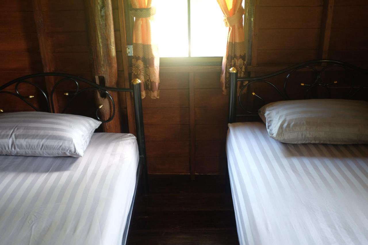 Apartamento Rai Boonsom Phrao Habitación foto