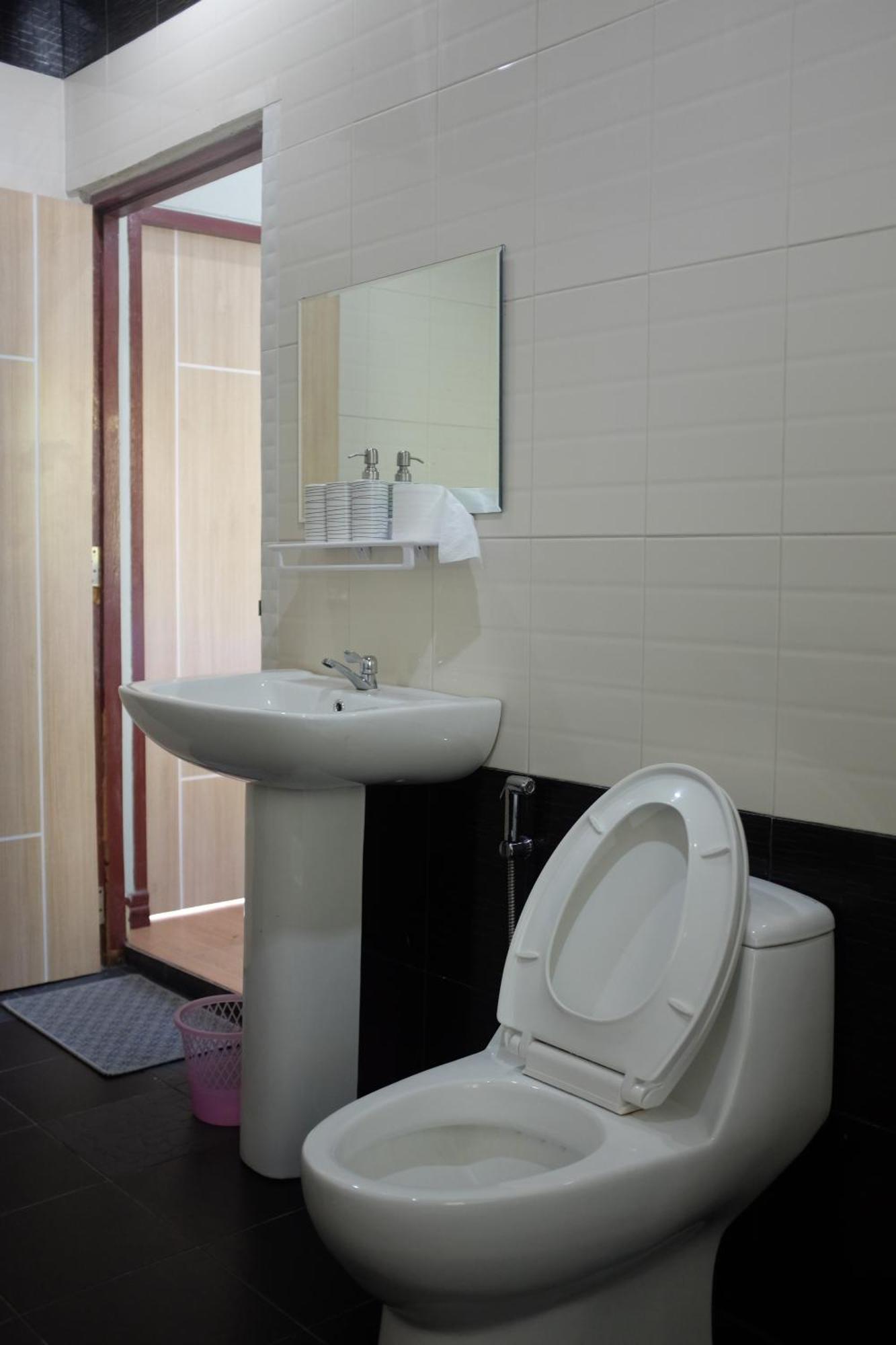 Apartamento Rai Boonsom Phrao Habitación foto