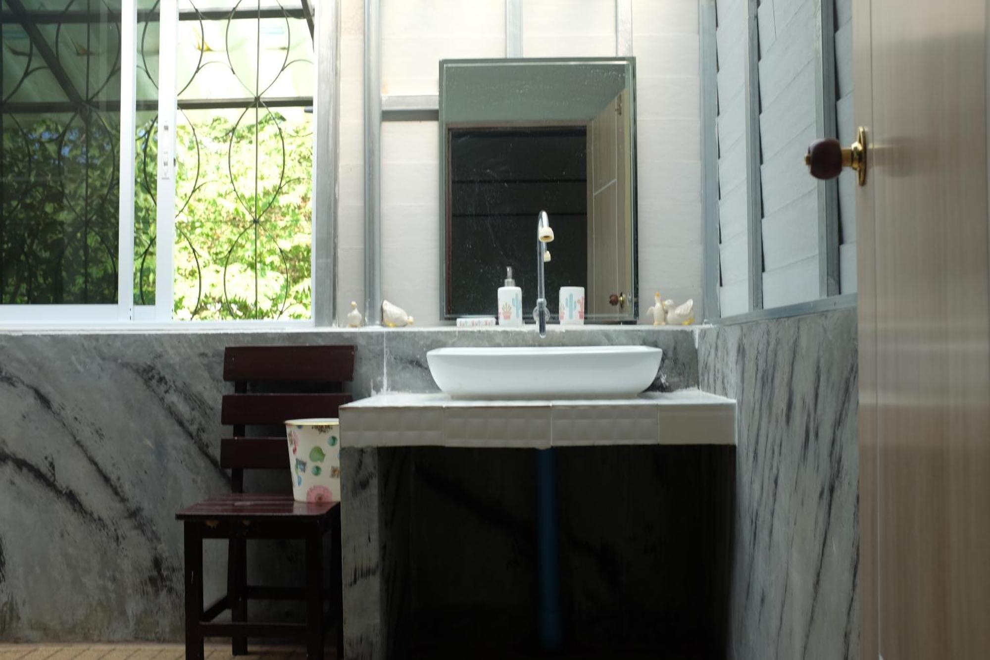 Apartamento Rai Boonsom Phrao Habitación foto