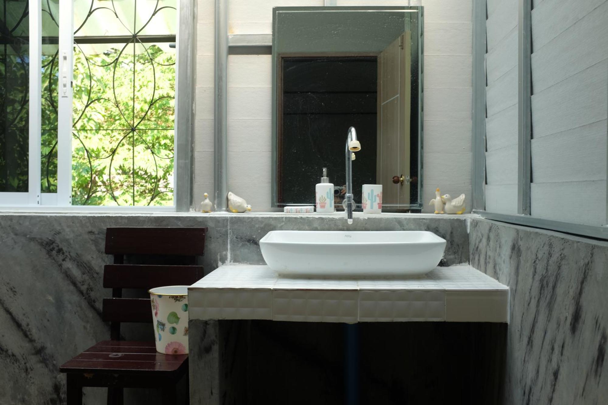 Apartamento Rai Boonsom Phrao Habitación foto