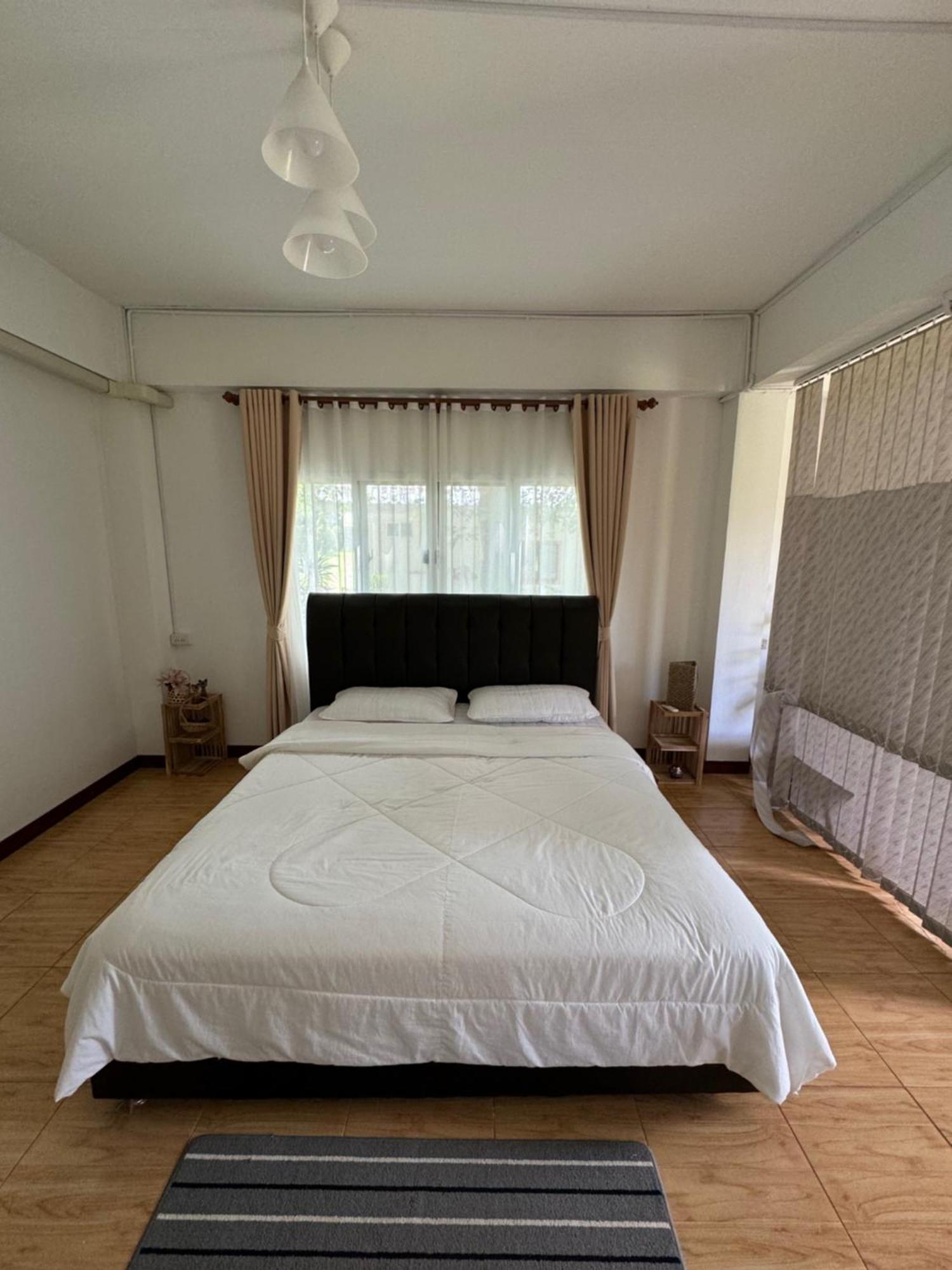 Apartamento Rai Boonsom Phrao Exterior foto