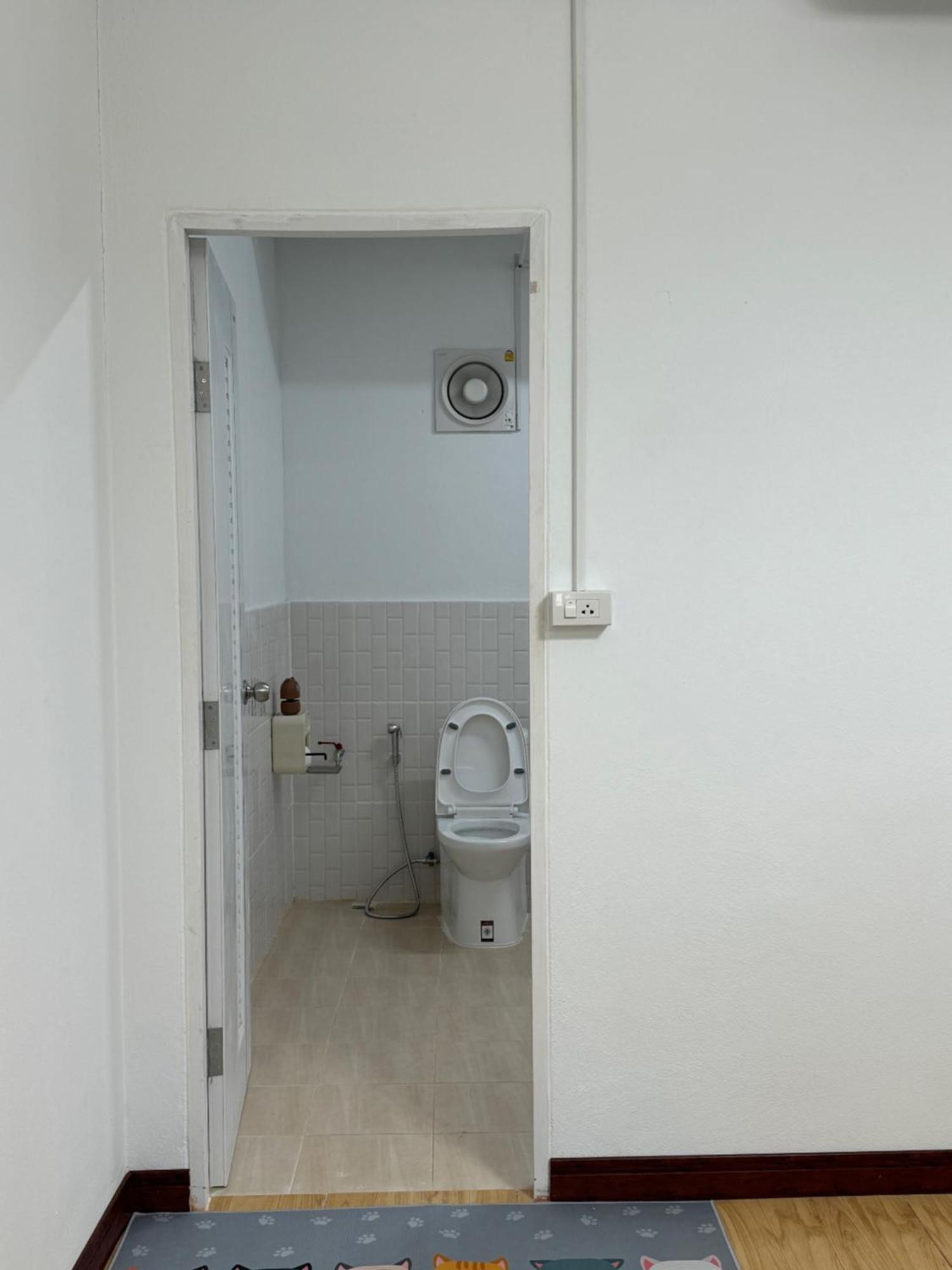 Apartamento Rai Boonsom Phrao Exterior foto