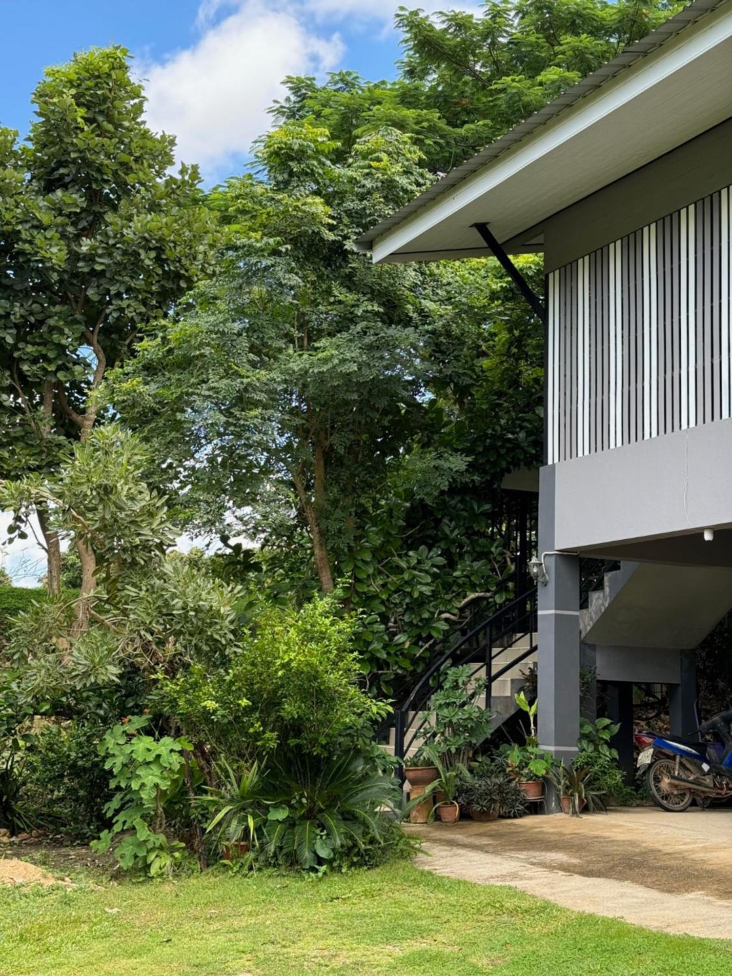 Apartamento Rai Boonsom Phrao Exterior foto