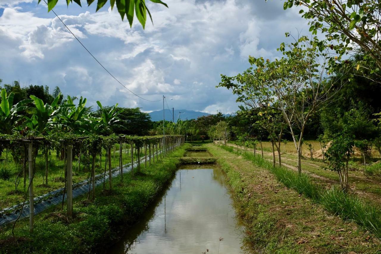 Apartamento Rai Boonsom Phrao Exterior foto