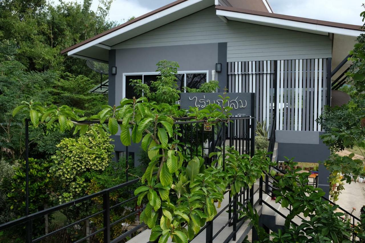 Apartamento Rai Boonsom Phrao Exterior foto