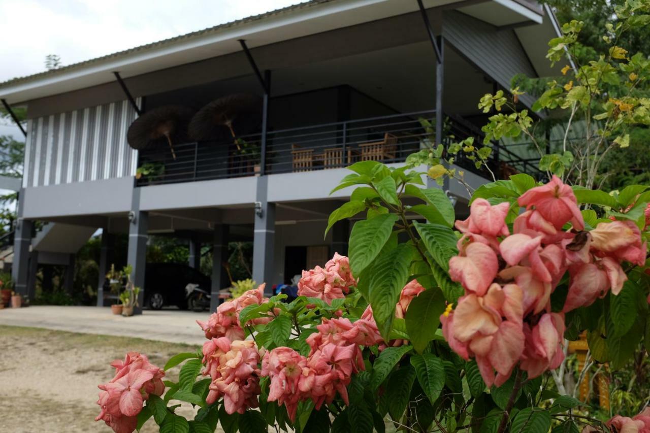 Apartamento Rai Boonsom Phrao Exterior foto